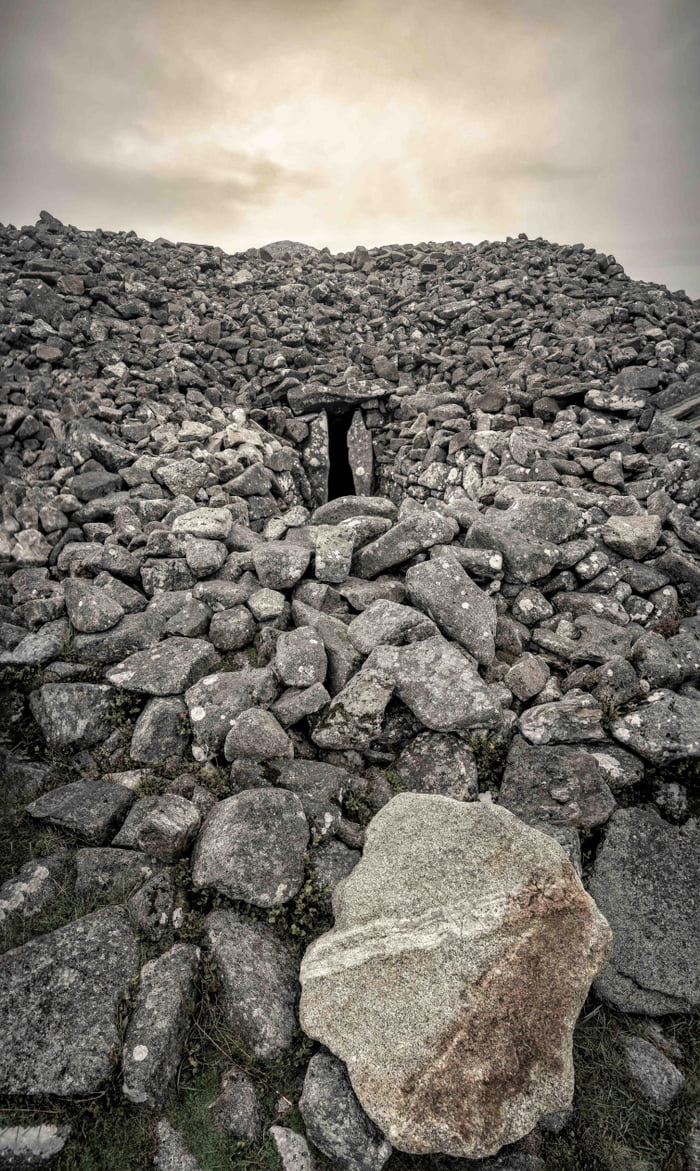 Seefin Passage Tomb, Wicklow, Ireland. ~3,300 B.C. - 9GAG