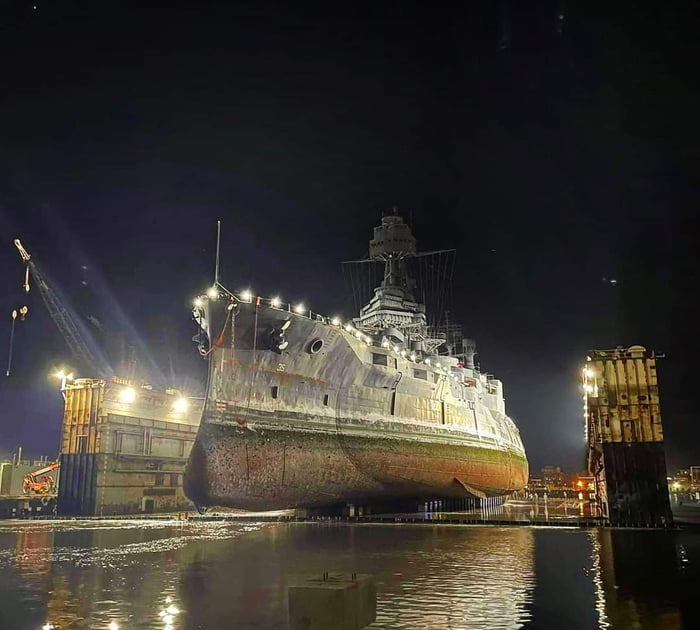 USS TEXAS In Dry Dock For The First Time In Since 1990 9GAG