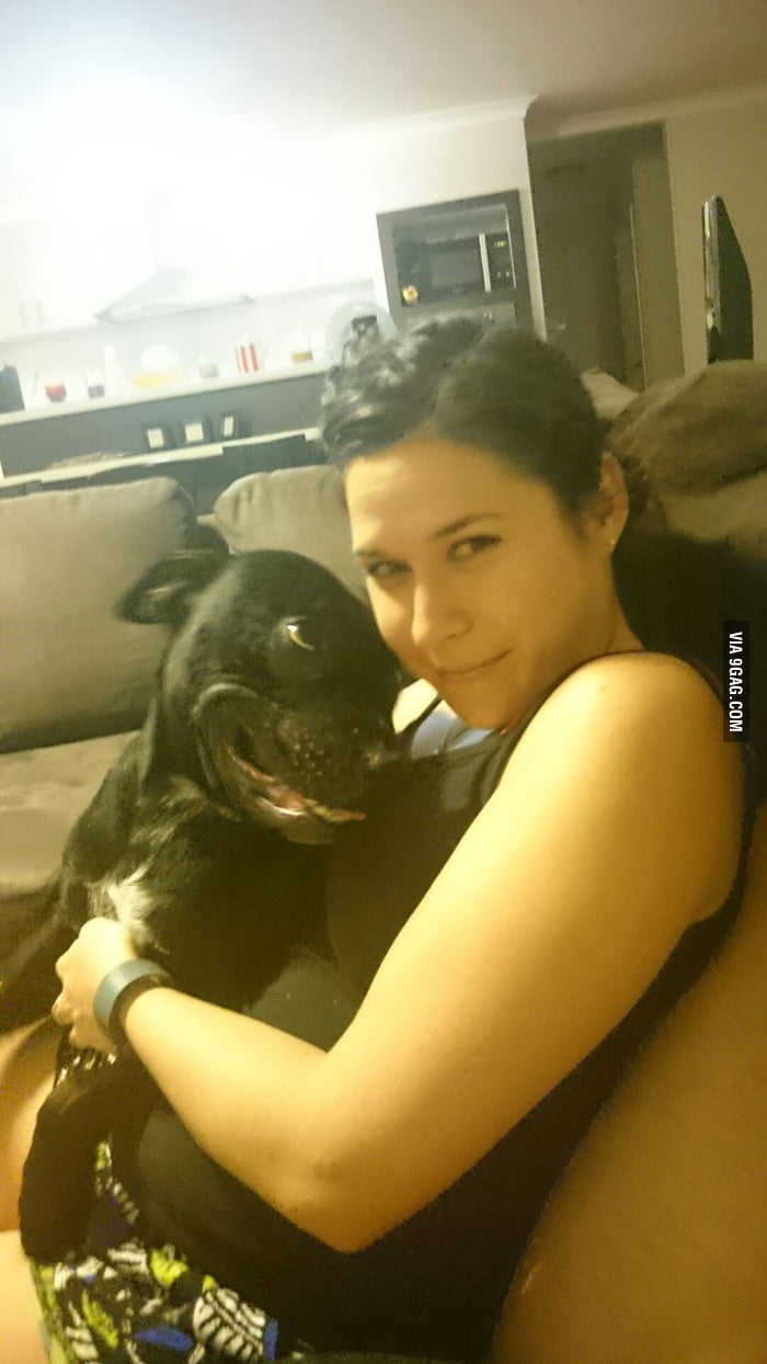 Pretty sure my dog wants to bang my girl more than I do... - 9GAG