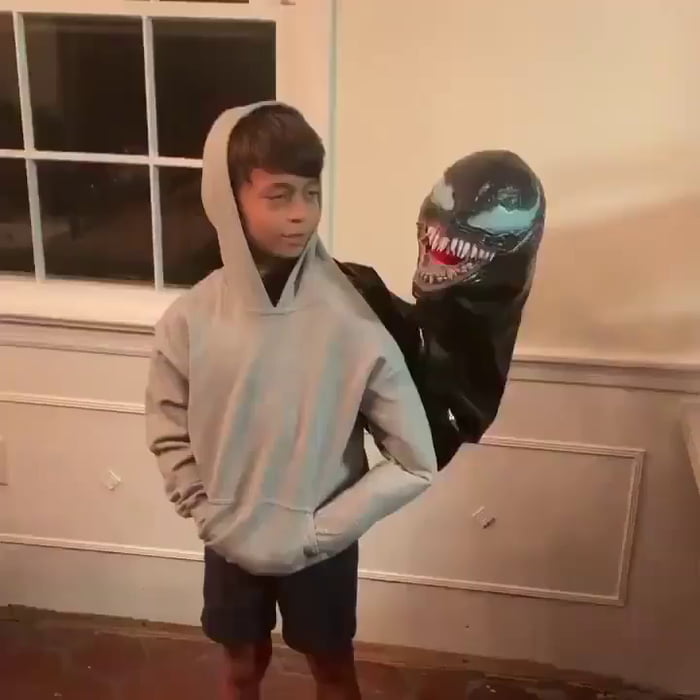 This kid's venom costume for Halloween 9GAG