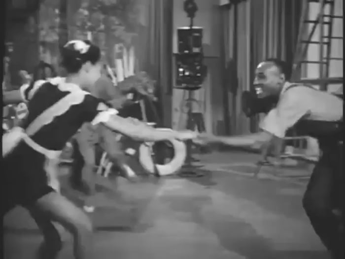 Lindyhopping - a 1940s jazz dance style - 9GAG