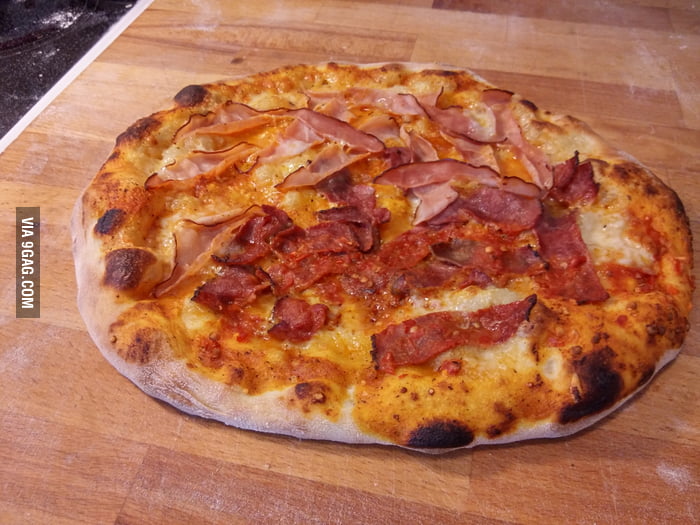 Mozzarella, ham and roast beef pizza - 9GAG