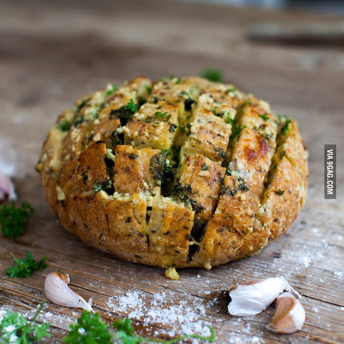 Cheesy Garlic Pull Apart Bread - 9GAG