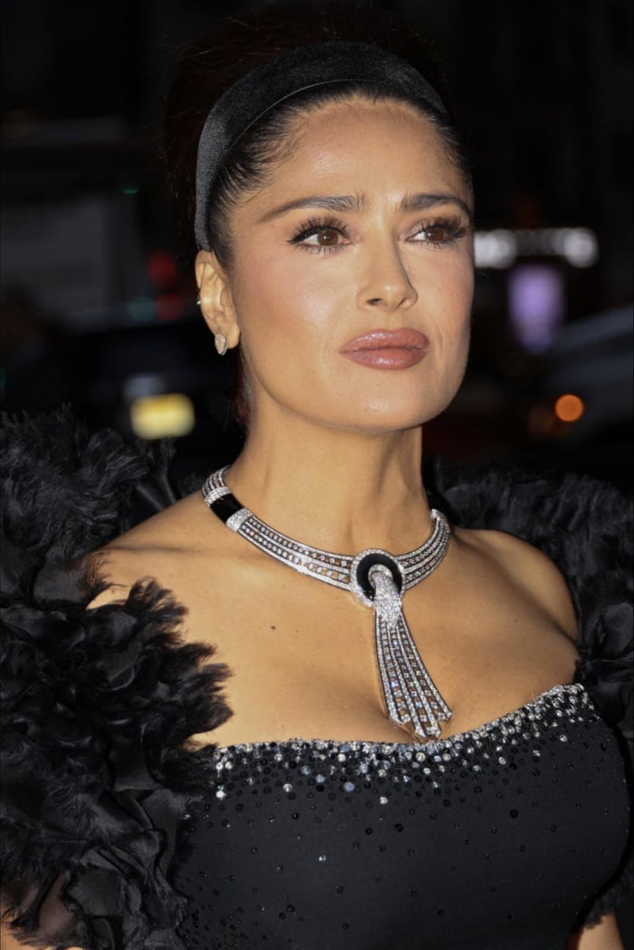 salma hayek necklace