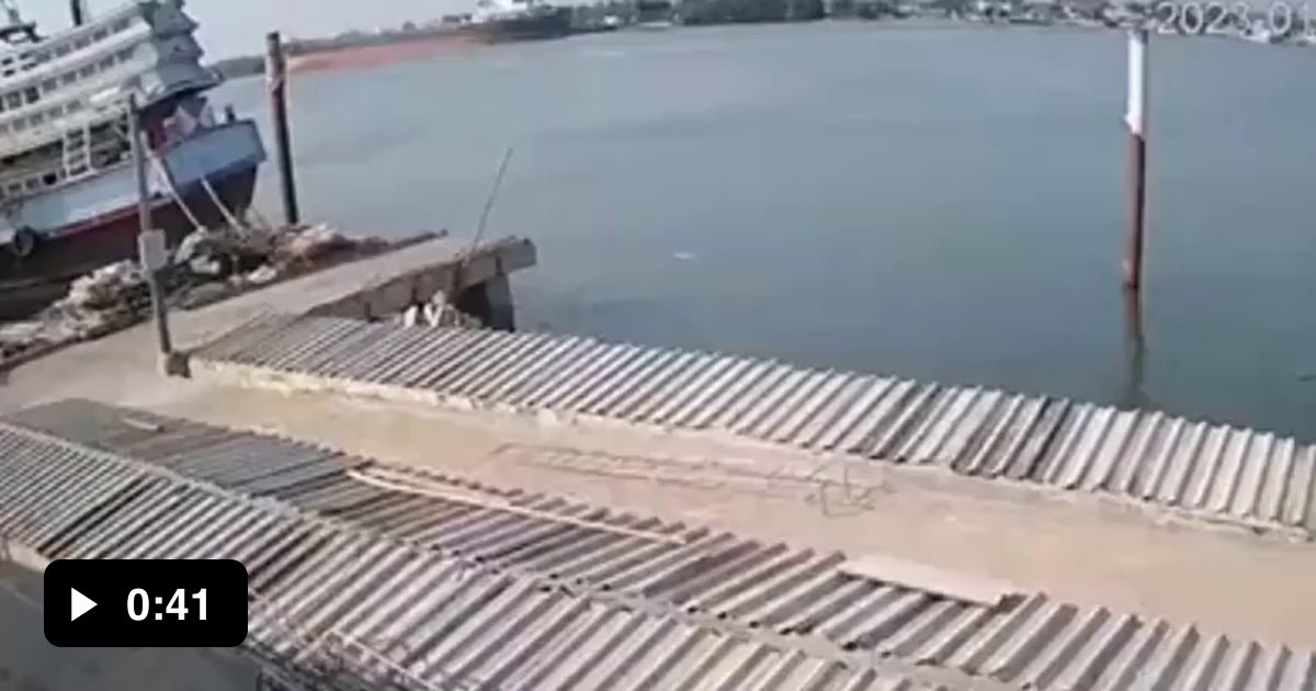 Oil tanker ship capable of storing 3 million litters of oil exploded in