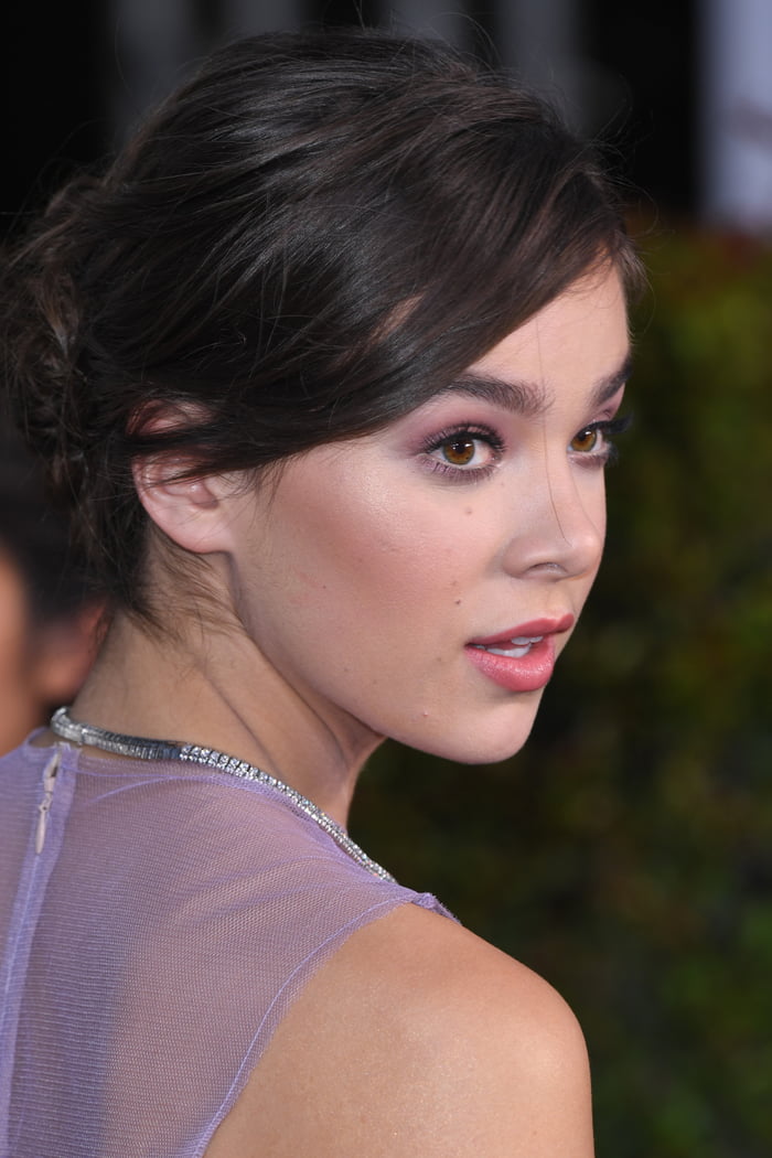 Hailee Steinfeld - 9GAG