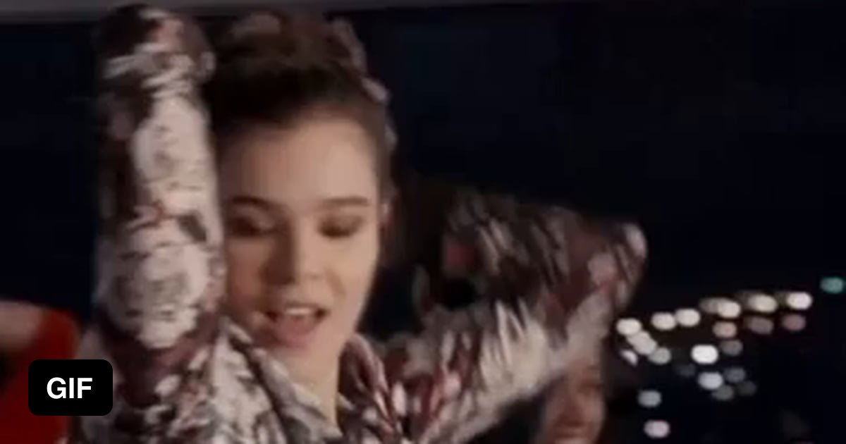 Hailee Steinfeld 9GAG