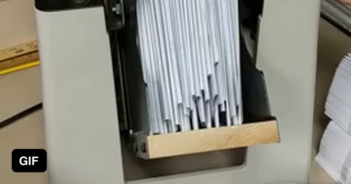 Satisfying paper jogger - 9GAG