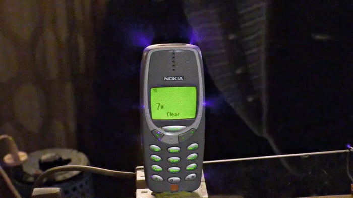 Charging A Nokia 3310 With A 1 Million Volts 9gag