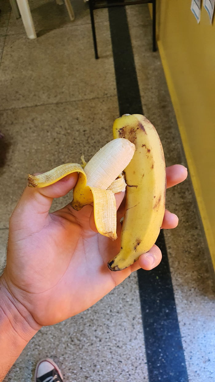 Tiny hammer, with tiny banana for scale - 9GAG