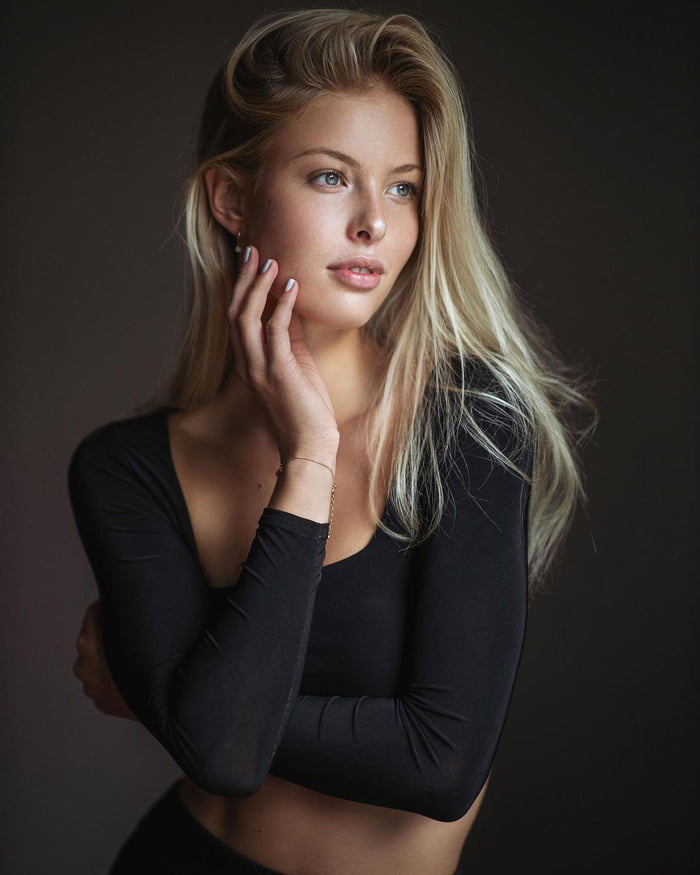 Sophia Luders - 9GAG