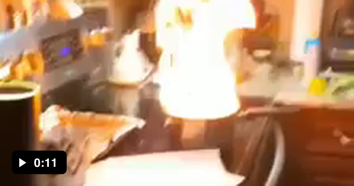 Trying to put out a grease fire with water 9GAG