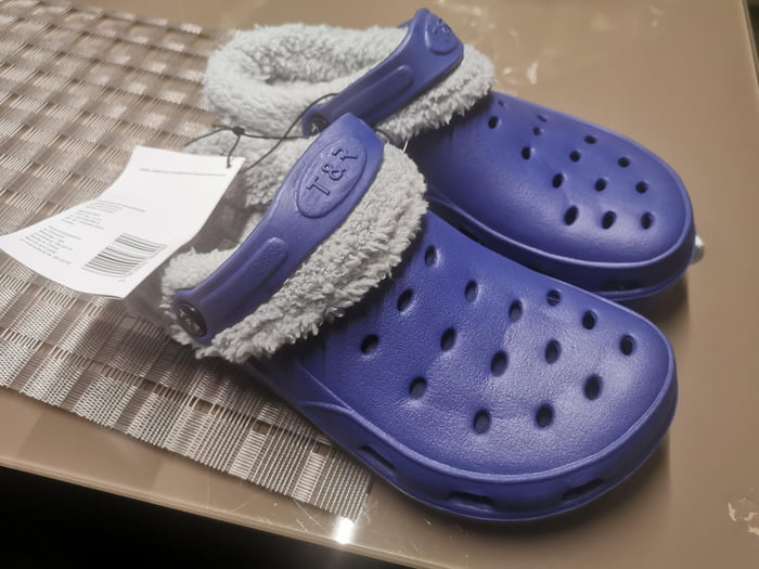 crocs with fur on the inside