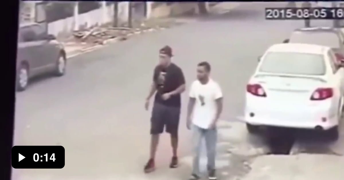This is one of the weirdest robbery i've ever seen - 9GAG