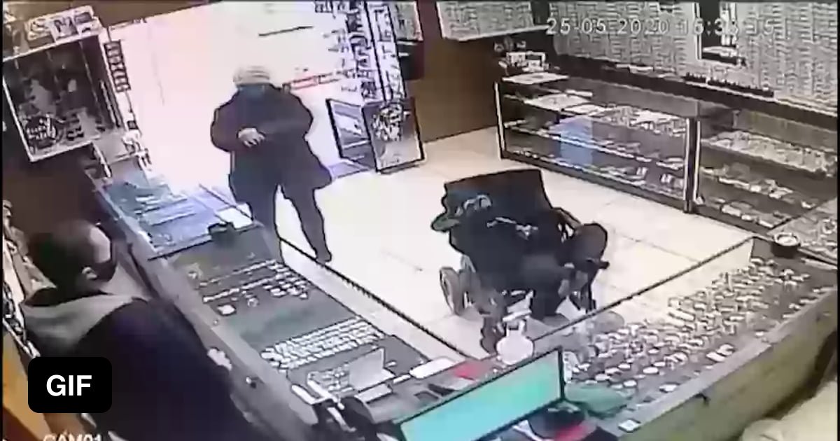 Man robs a store with his foot - 9GAG