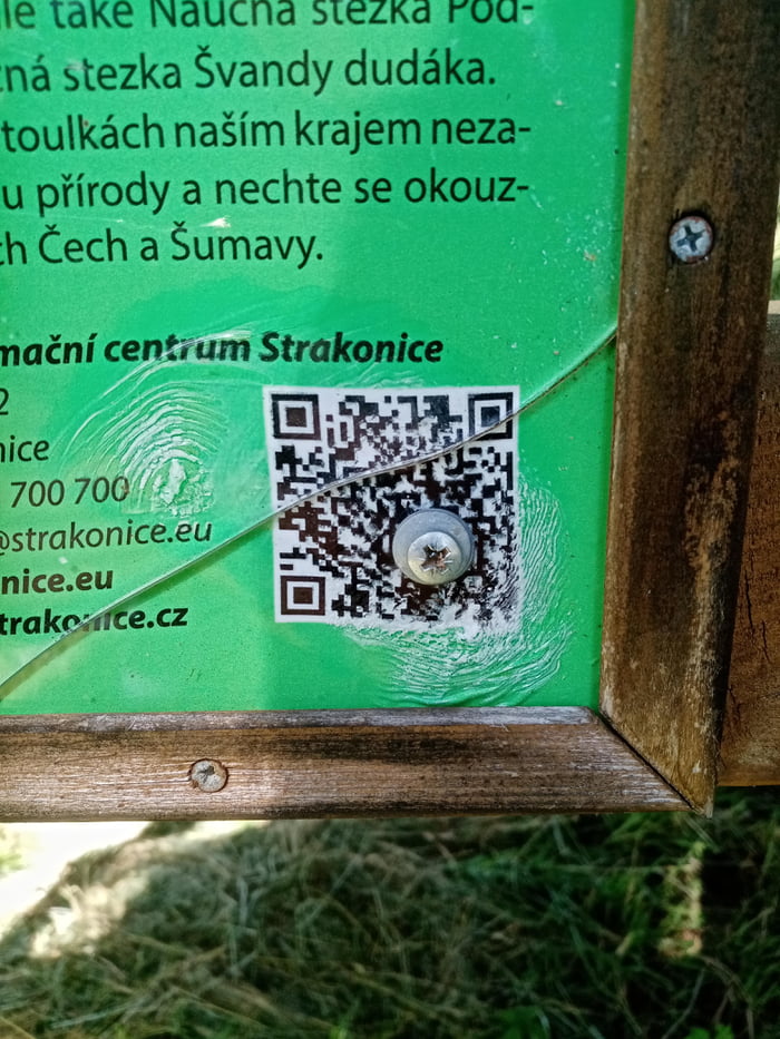 you-can-t-even-scan-that-qr-code-turist-sign-in-czech-republic-9gag