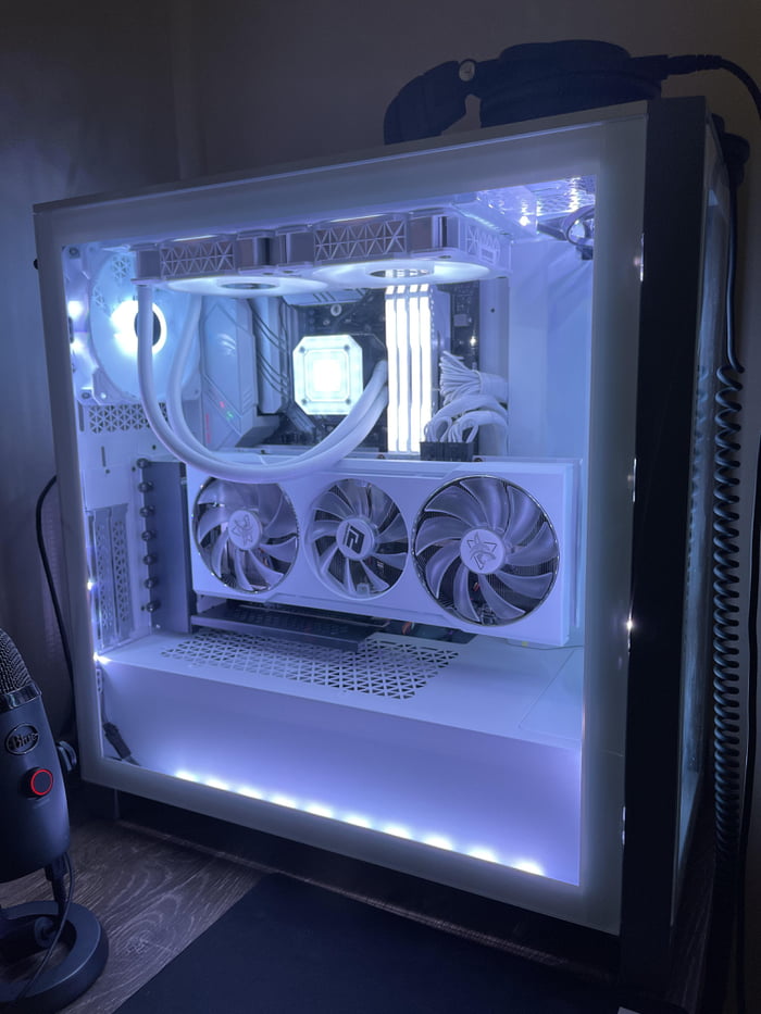 Happy with first build, just need to paint gpu bracket white and get