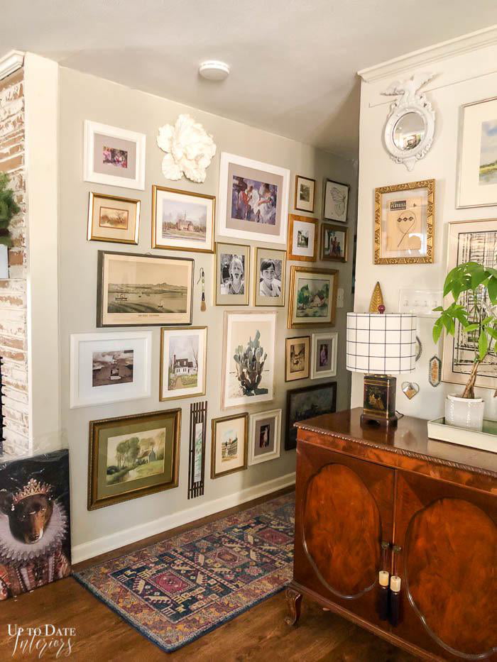 Wall Assorted Random Filling hallway walls with random photos… - 9GAG