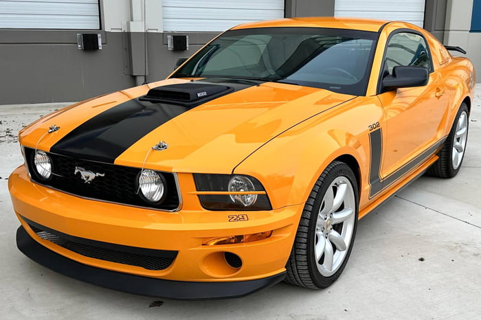 2007 Ford Mustang Saleen Parnelli Jones Edition Coupe - 9GAG