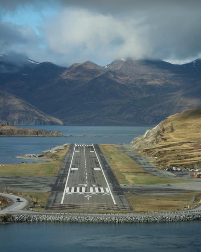 This is the scariest runway I've ever seen (not in real life). Dutch Harbor, Alaska 9GAG