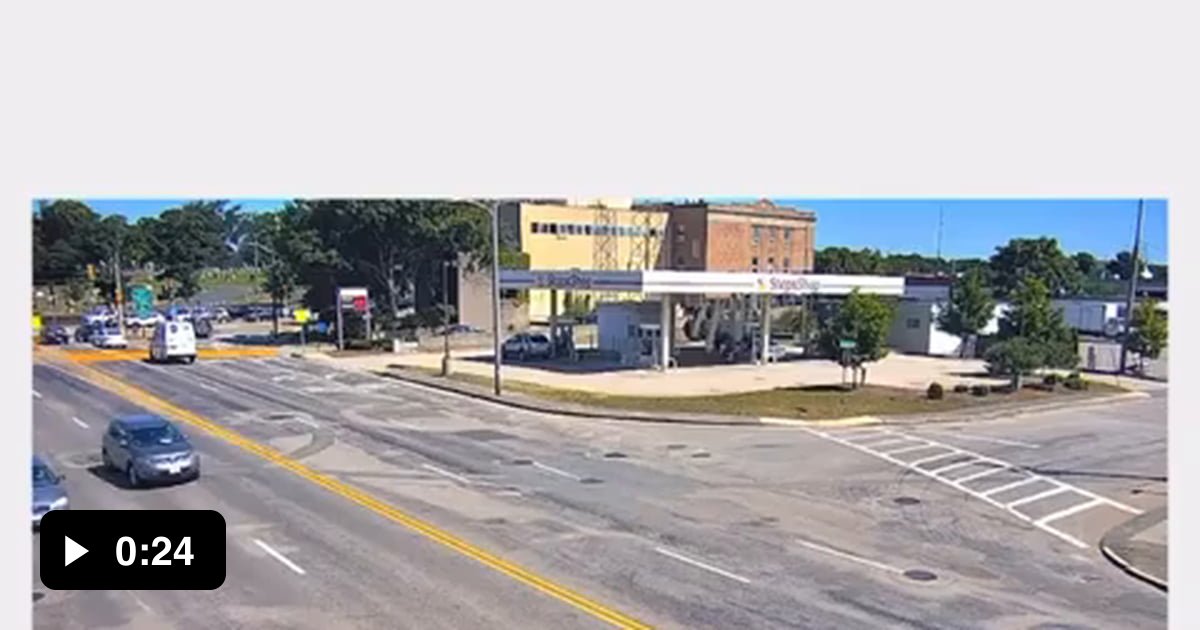 That is not snow. Video of this morning’s incident at Quincy MA Stop & Shop Gas Station 9GAG