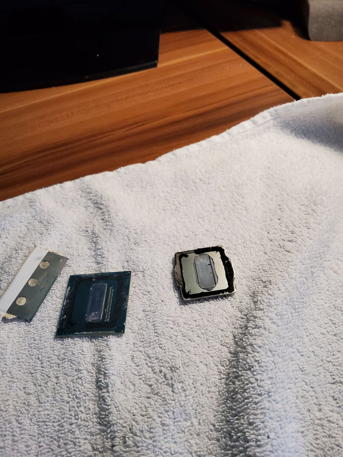 First time i delidded my cpu I7 4790k. Put fluid metal as thermal paste ...