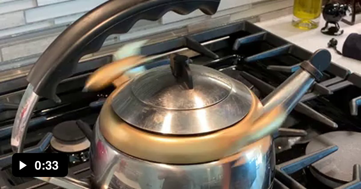 Kettle from the sixties the rocket ships spin from the steam it