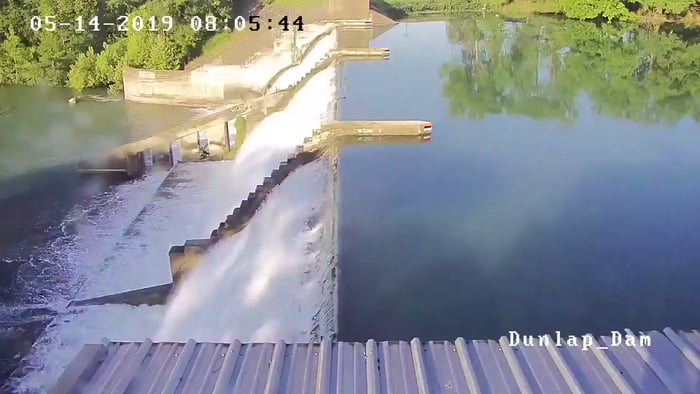 Video captures the moment a dam breaks - 9GAG