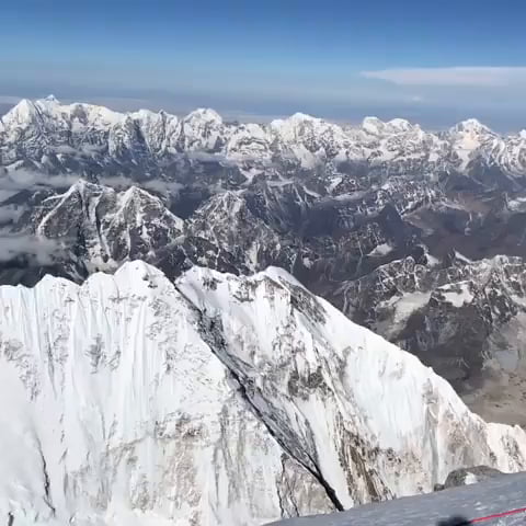 Clear 360 degree view from the summit of Mount Everest. - 9GAG