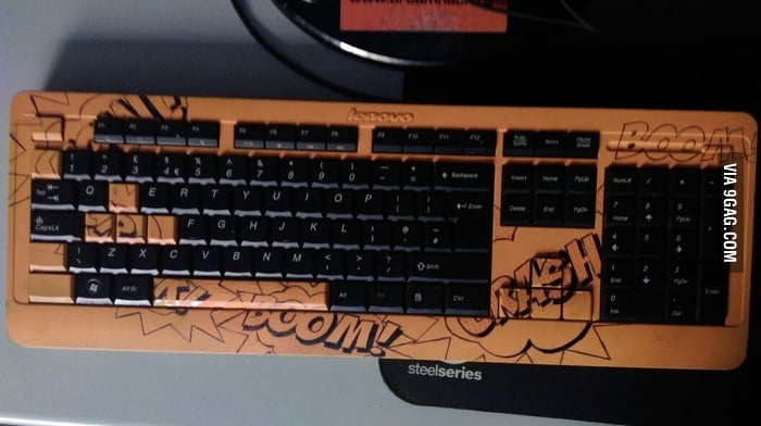 Custom keyboard based on a CS:GO skin. - 9GAG