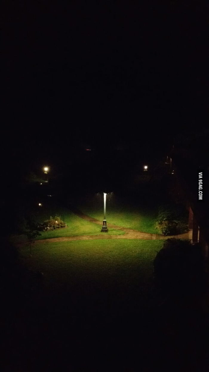 Creepy Lamp Post. - 9GAG