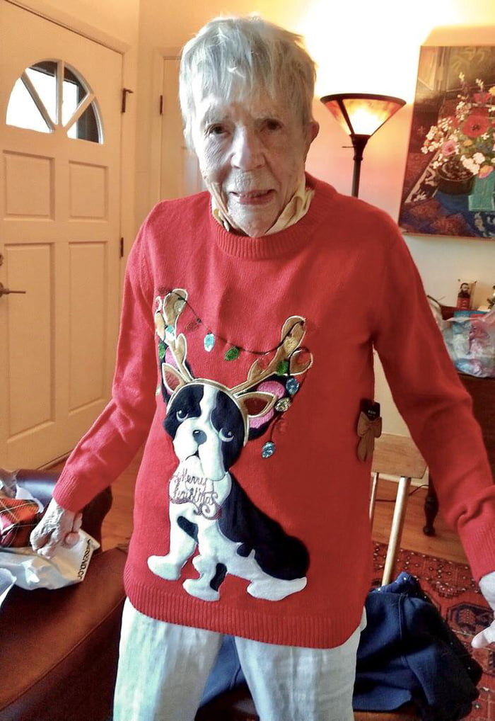 Aunt Betty, who turned 95 yesterday, celebrating Christmas 2020 two months ago. She lives in her