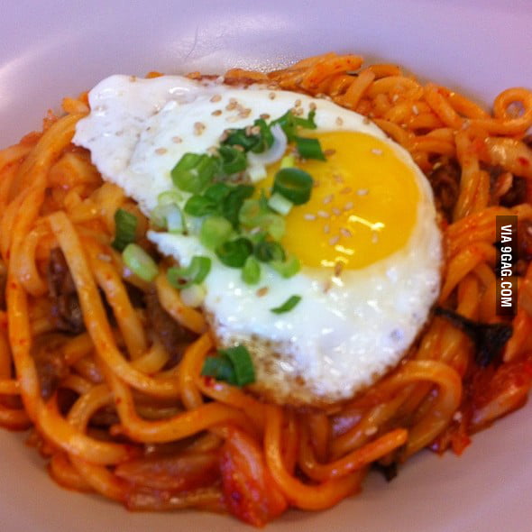 Kimchi Fried Noodle With Beef And Fried Egg - 9gag