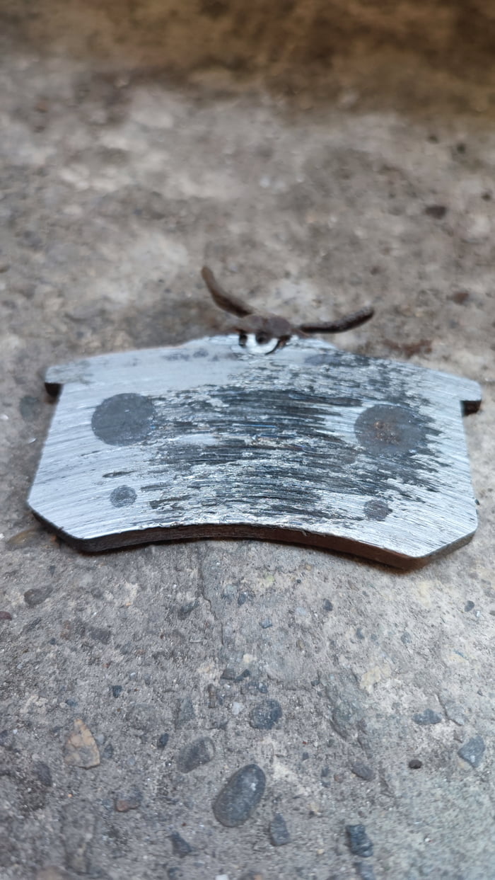 My brother told me that he heard a strange noise while braking. Yes ...