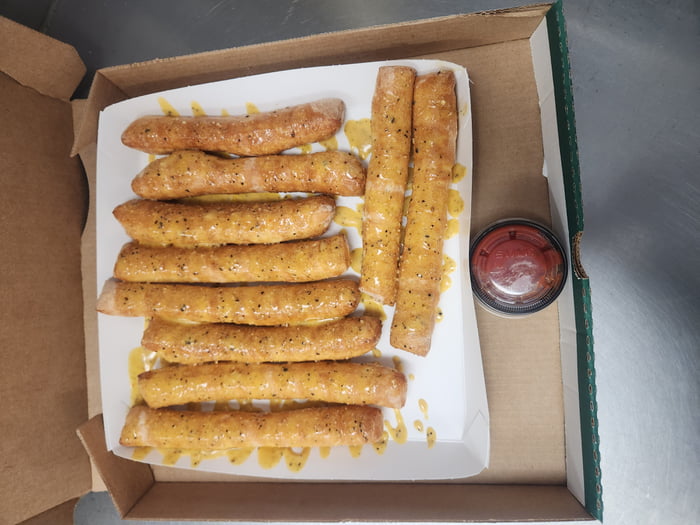 Baked bread STICKS -papa johns - 9GAG