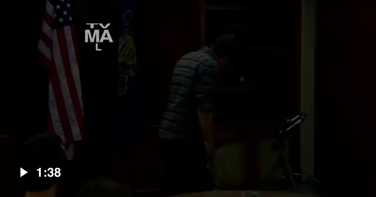 Can some captain explain what's going on here? - 9GAG