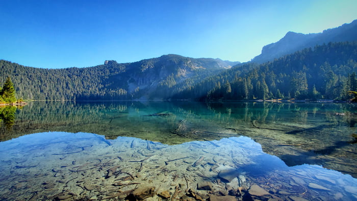 Mowich Lake, Mt. Rainier National Park. OC 4608x2592 - 9GAG