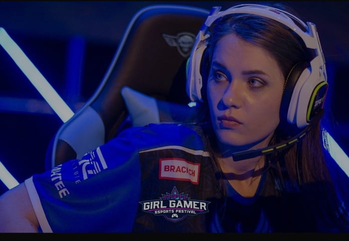 Ana Dumbravă. Best CS Go girl player in the world - 9GAG