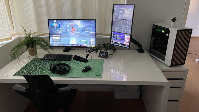 2024 Setup 9GAG   AnzmG1n 700b 