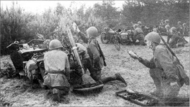 Soviet troops engage the enemy with 82mm mortars mounted on American ...