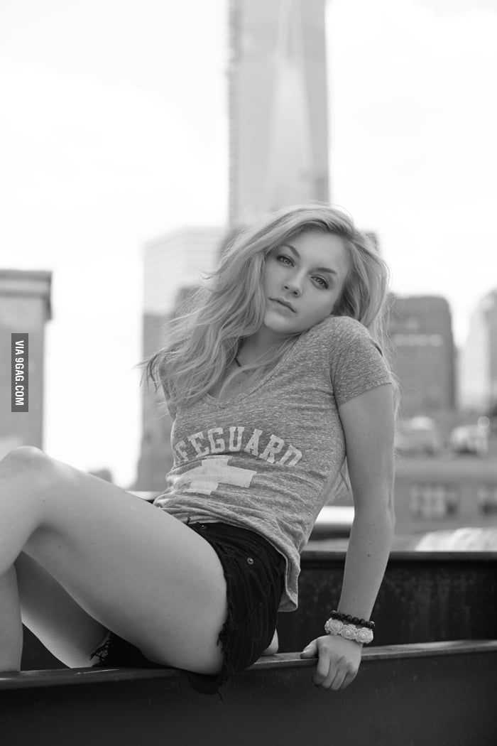 Emily Kinney - 9GAG