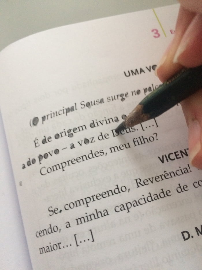 Who does/did this in school instead of paying attention - 9GAG