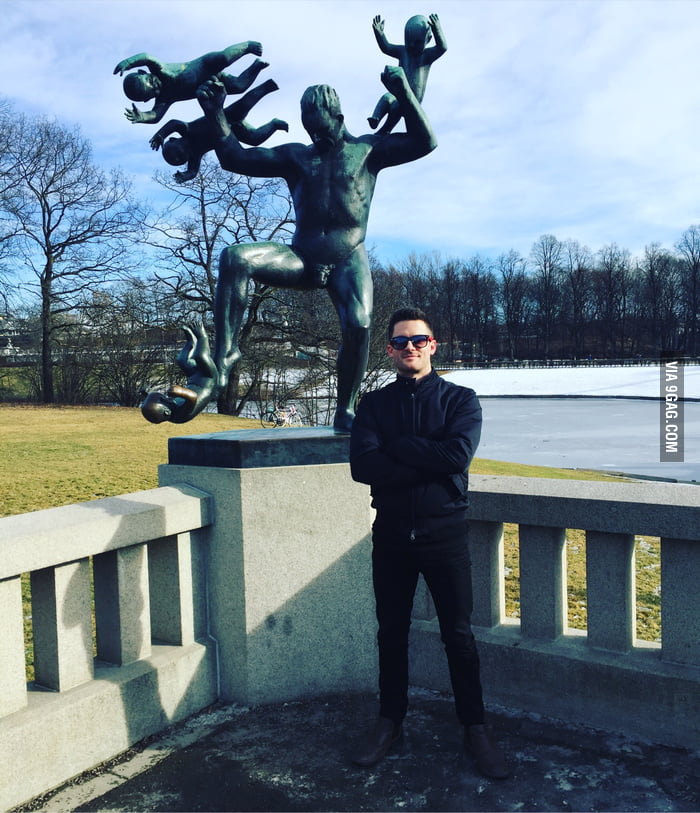 9gag sculpture