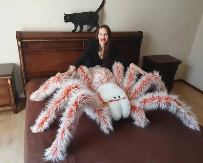 That's a big nope! (Lifelike spider by Natali) - 9GAG