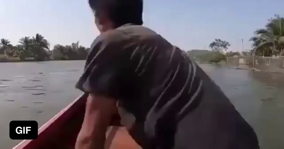 Guy Puts A Giant Motor On A Small Boat 9GAG