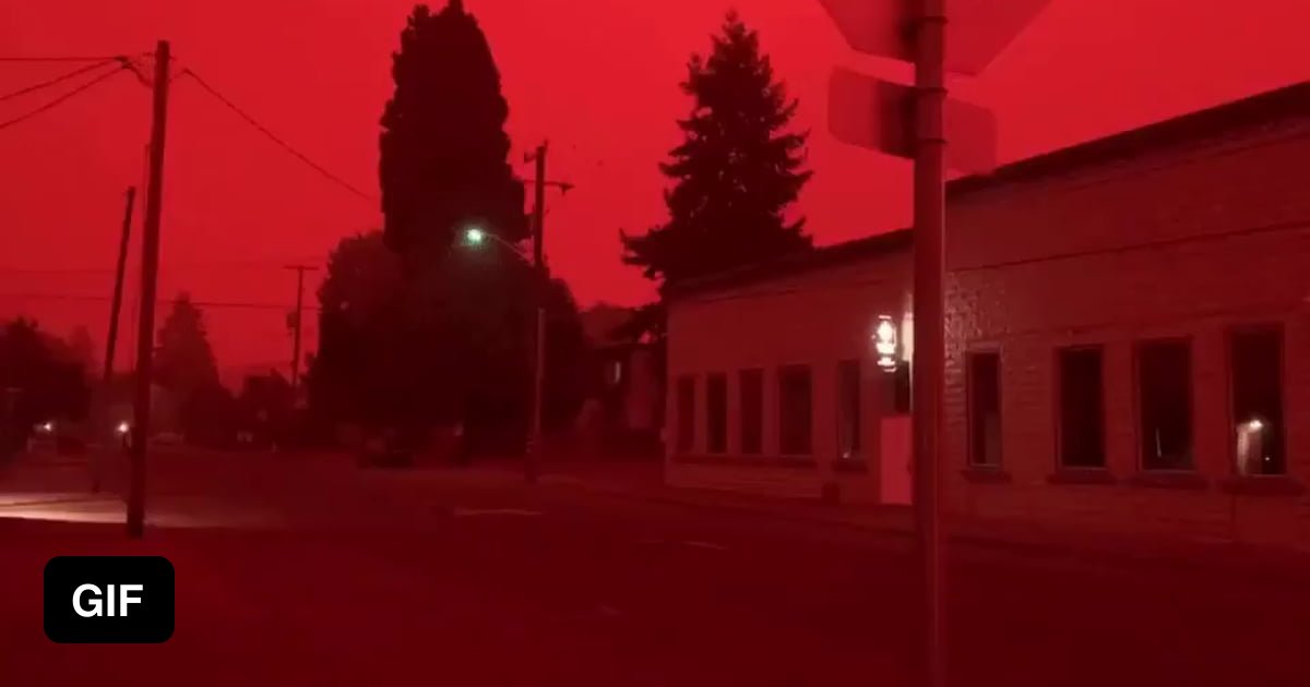 Oregon fire makes the sky red - 9GAG