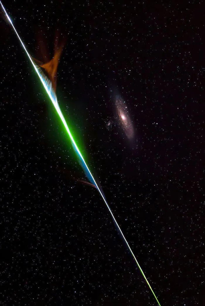 Once-in-a-lifetime-shot. A bright meteor burned up in the atmosphere ...