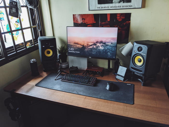 New monitor (AOC 24G2) and new setup! - 9GAG