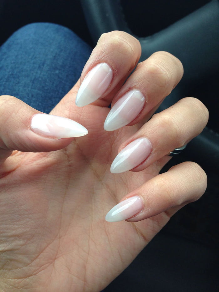 Long nails are disgusting. But do they make good back scratchers? 9GAG