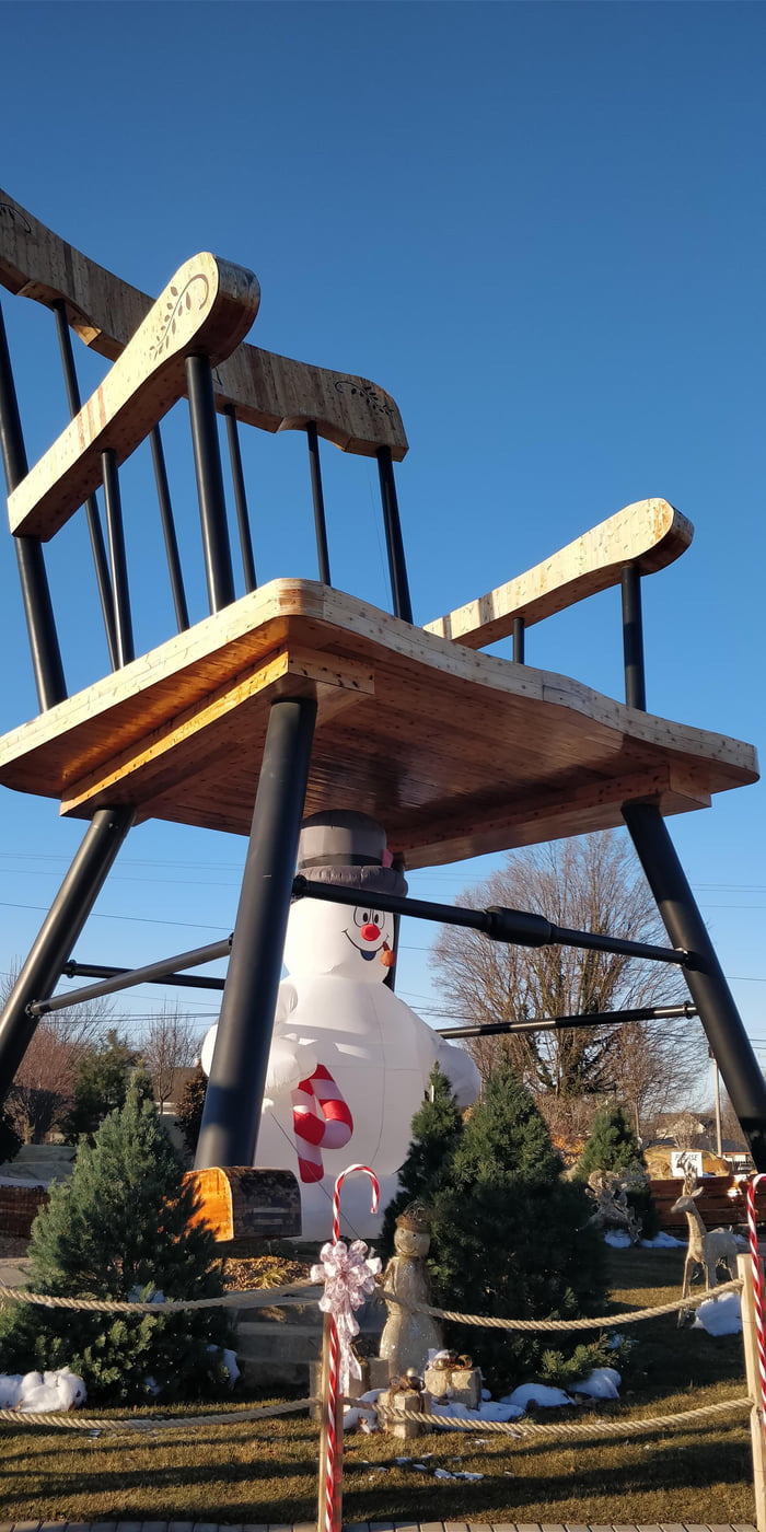 Worlds Largest Rocking Chair Giant Snowman For Scale 9gag